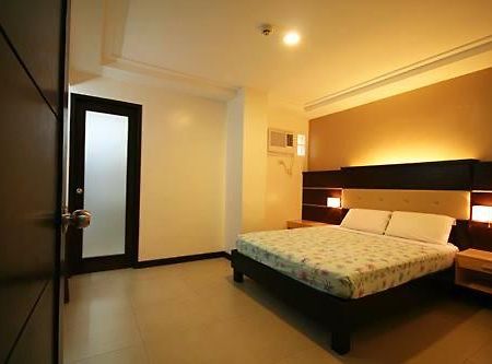 Olongapo Travel Lodge Exterior photo
